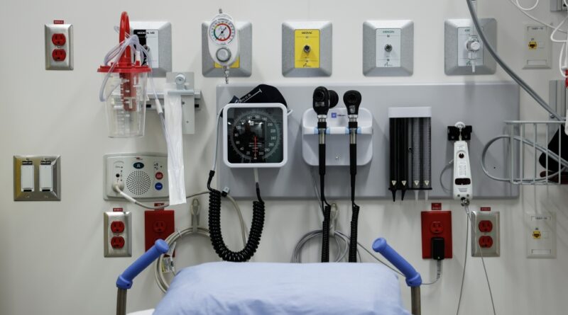 'Patients choking': Alberta ER doctors concerned about equipment leading to respiratory illness